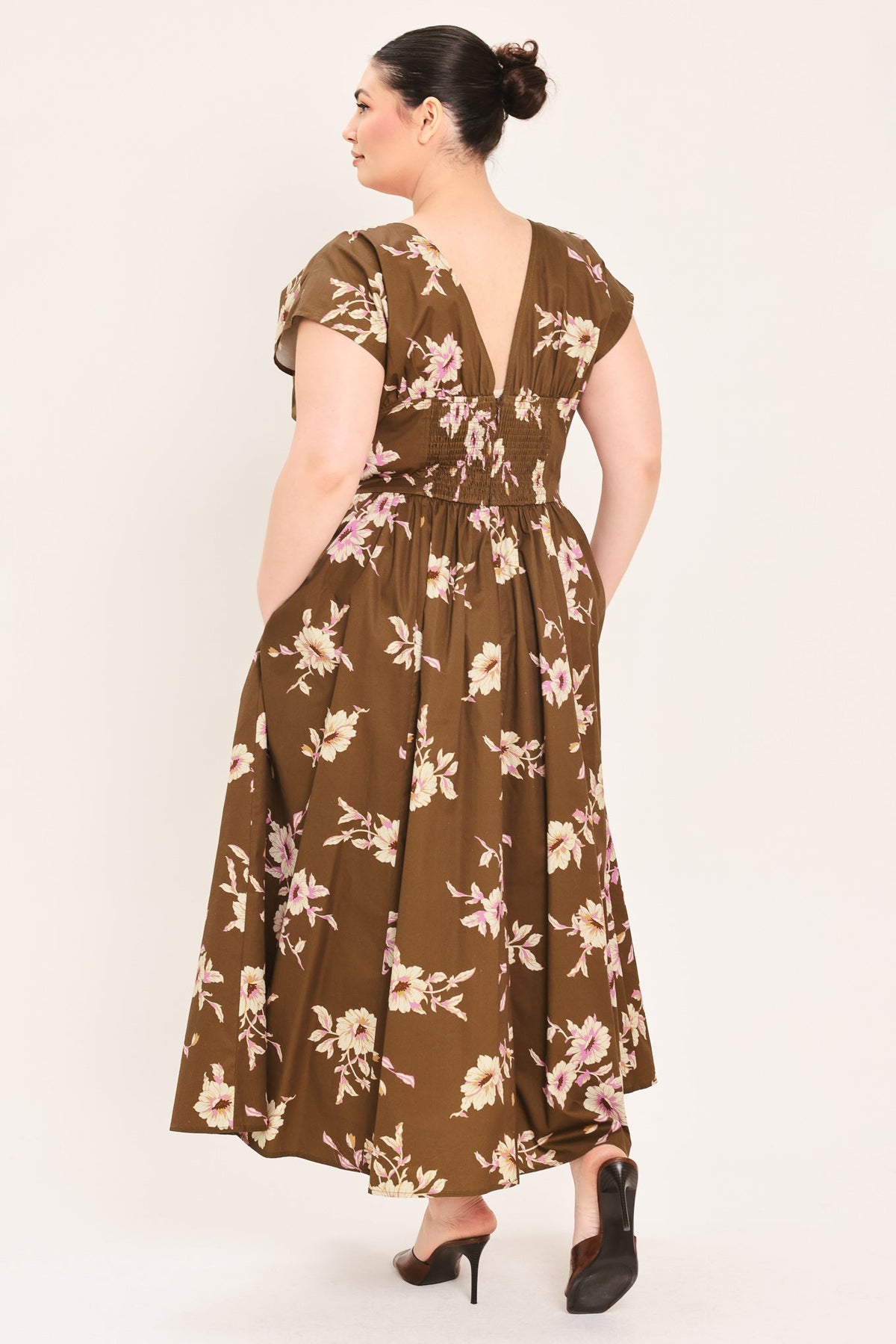 VESTIDO MIDI TEJIDO COLOR MARRÓN TIPO MARGARITA