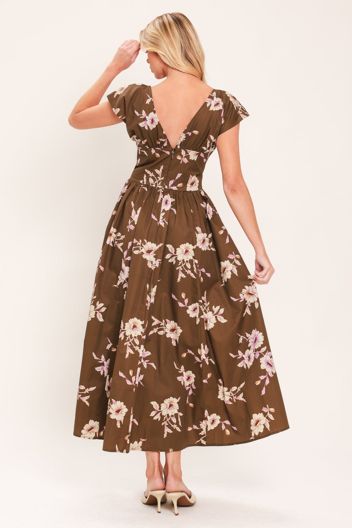 VESTIDO MIDI TEJIDO COLOR MARRÓN TIPO MARGARITA