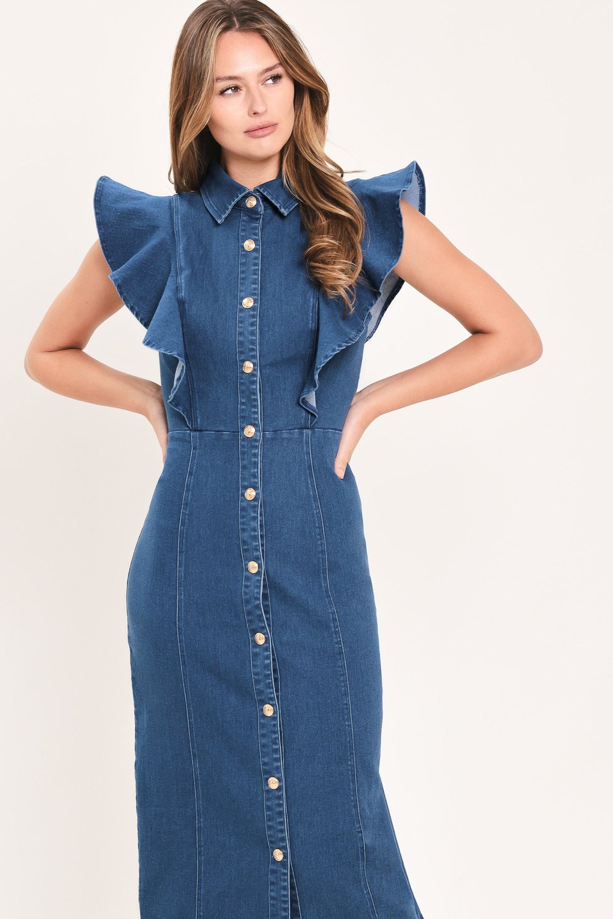 VESTIDO MIDI DE MEZCLILLA CON BOTONES Y ESCOTE CORAZÓN