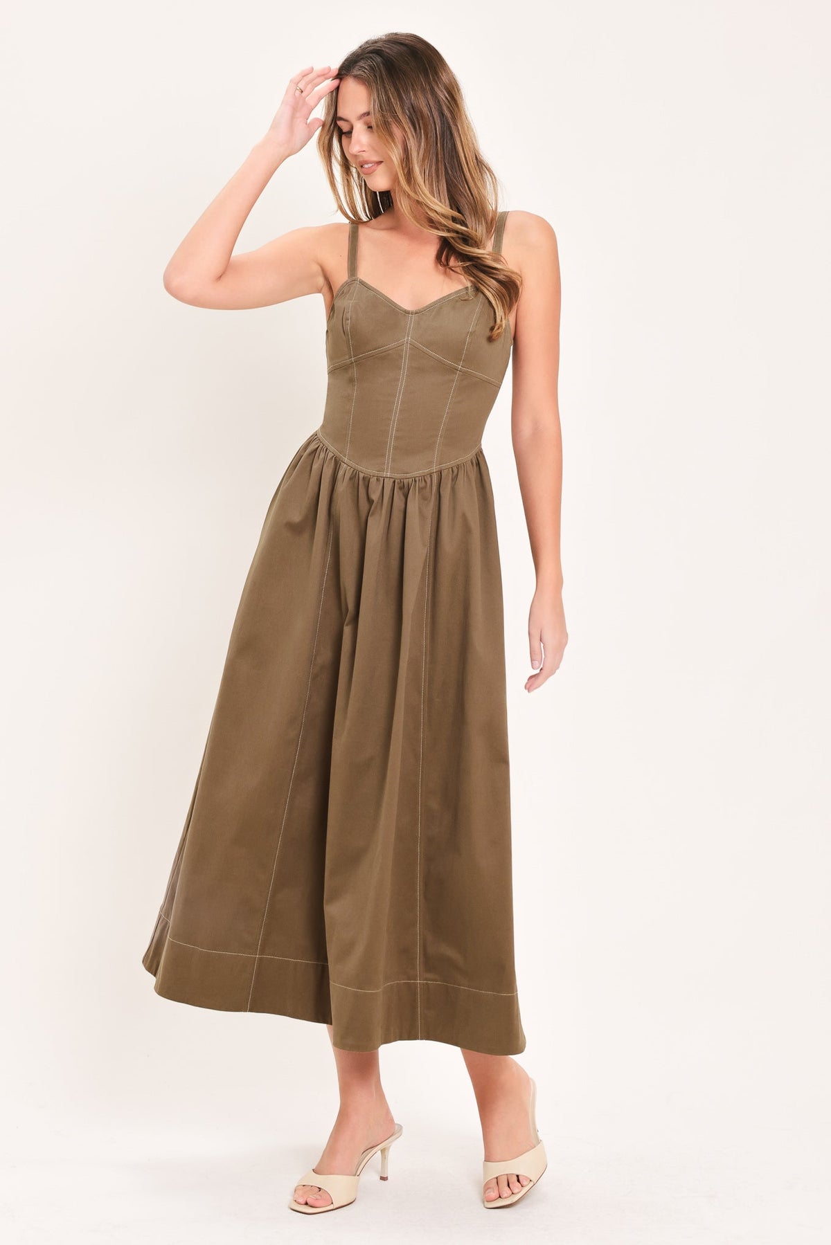 VESTIDO MIDI DE ESTILO RÚSTICO CON TEJIDO DE CORAZONES