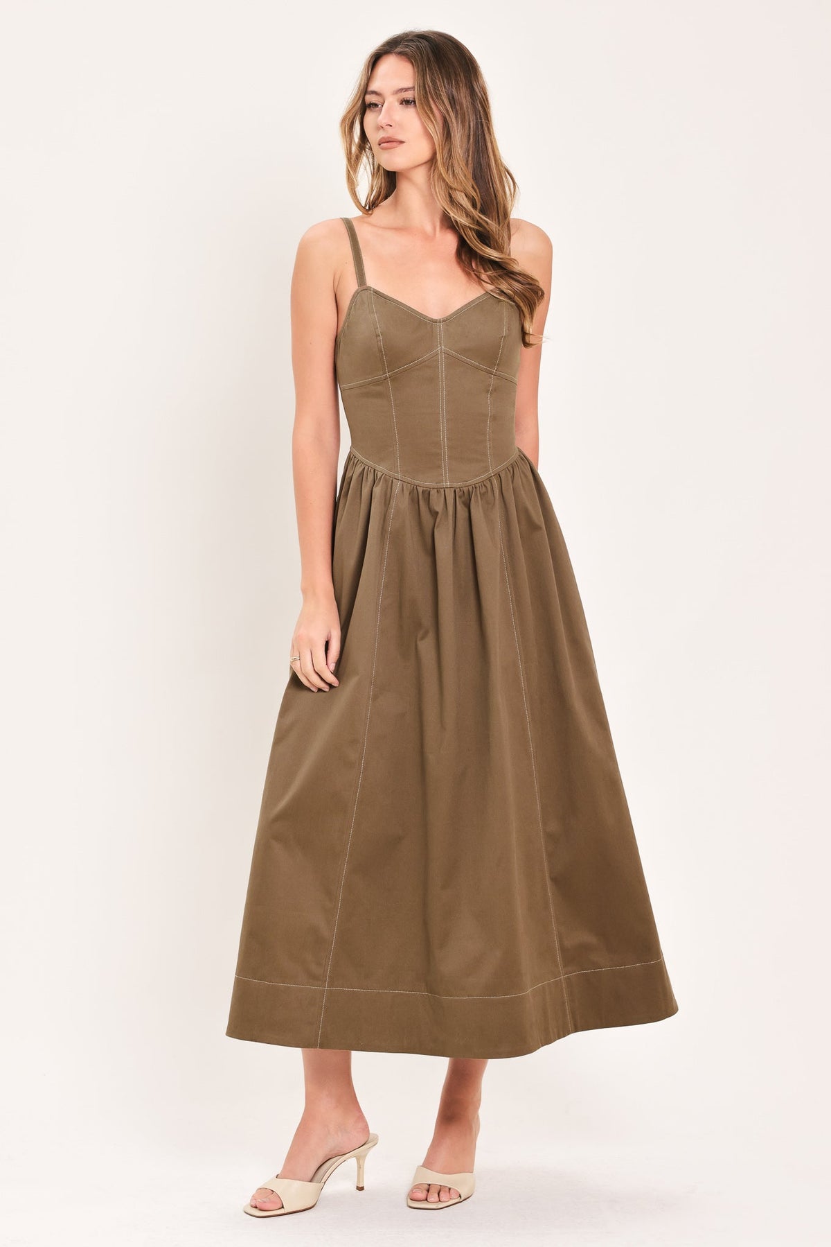 VESTIDO MIDI DE ESTILO RÚSTICO CON TEJIDO DE CORAZONES