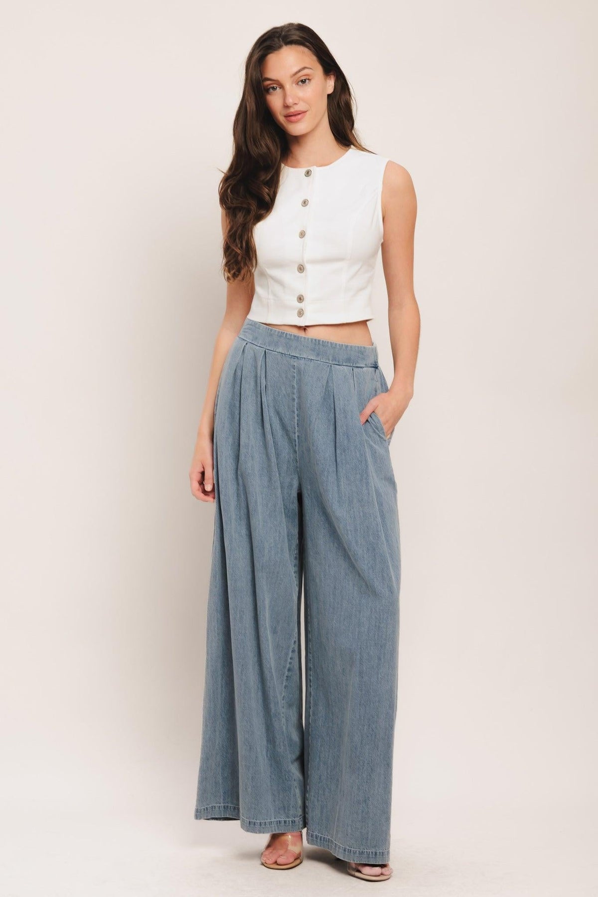 PANTALONES DE DENIM LIGERO CON CAÍDA RELAJADA