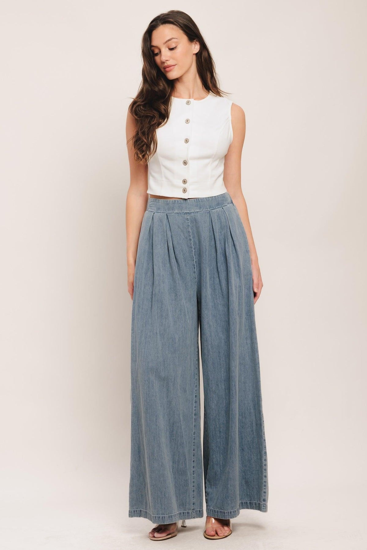 PANTALONES DE DENIM LIGERO CON CAÍDA RELAJADA