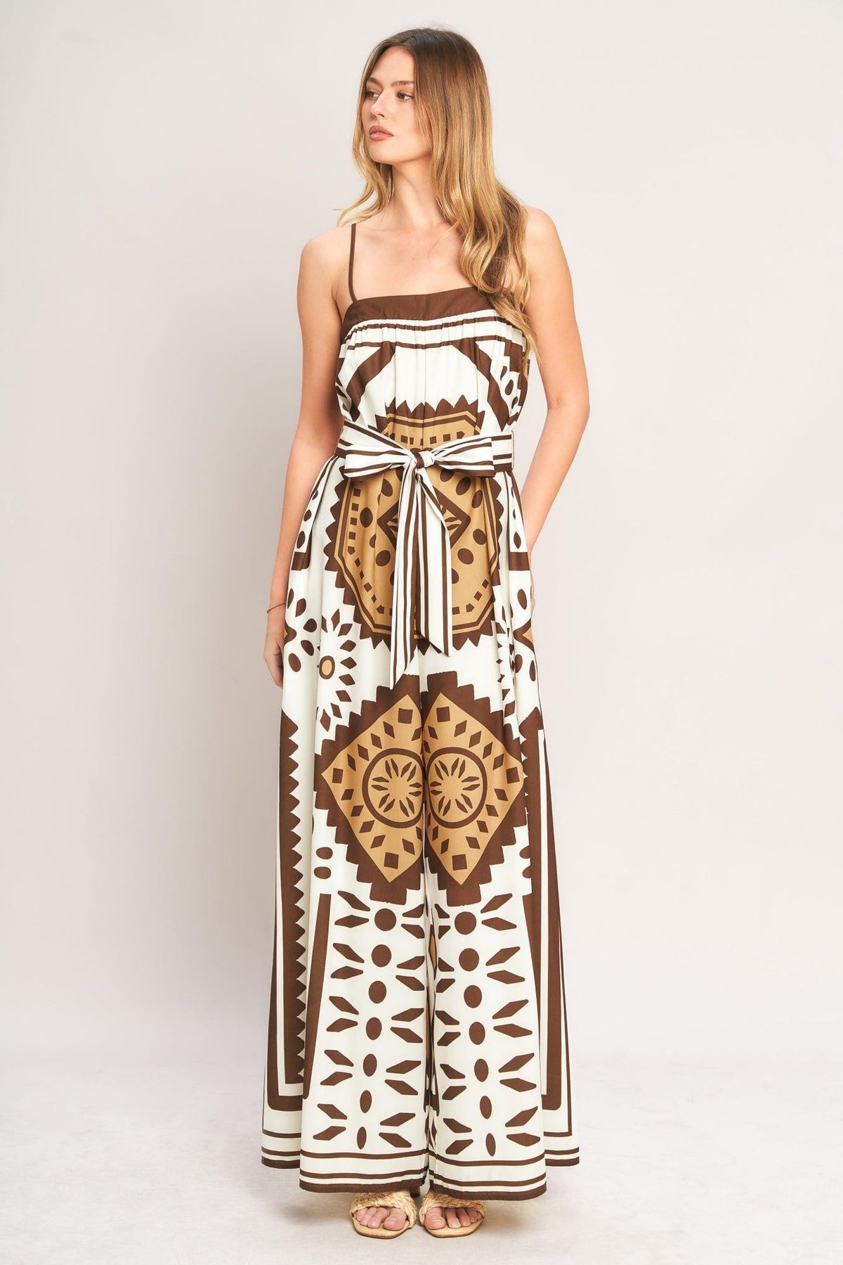 MONO DE ESTILO BOHO TEJIDO CON ELEGANCIA TERRENAL