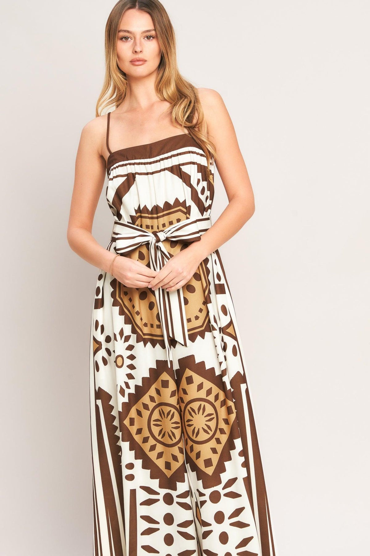 MONO DE ESTILO BOHO TEJIDO CON ELEGANCIA TERRENAL