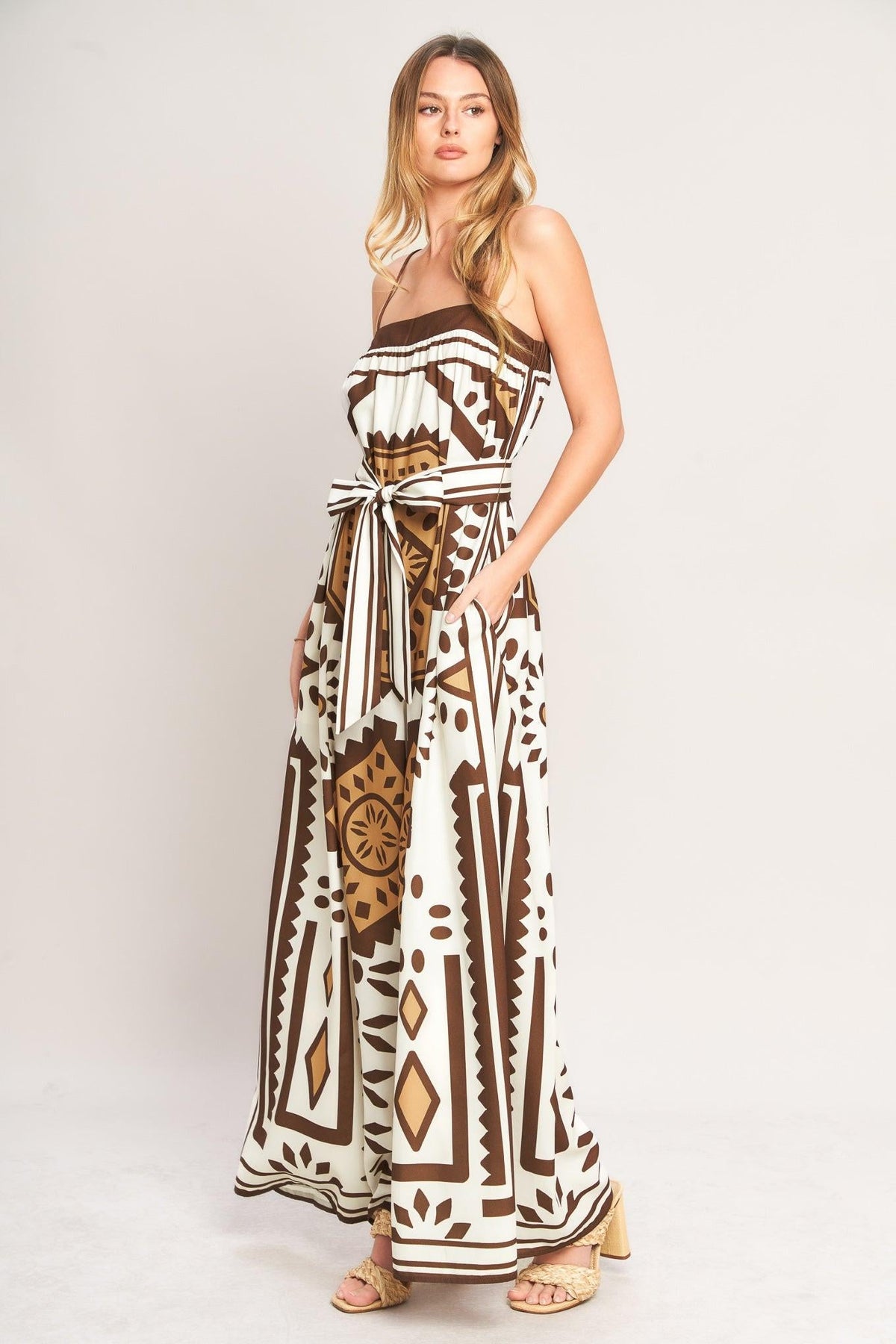 MONO DE ESTILO BOHO TEJIDO CON ELEGANCIA TERRENAL