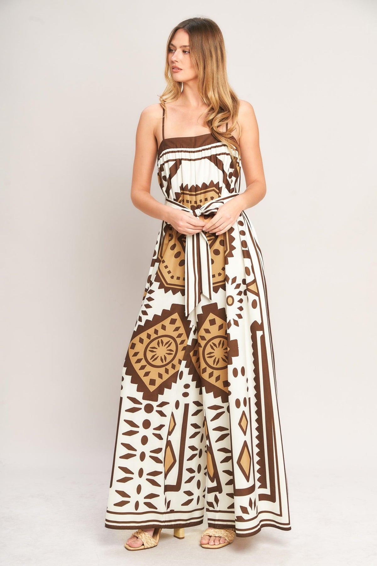 MONO DE ESTILO BOHO TEJIDO CON ELEGANCIA TERRENAL
