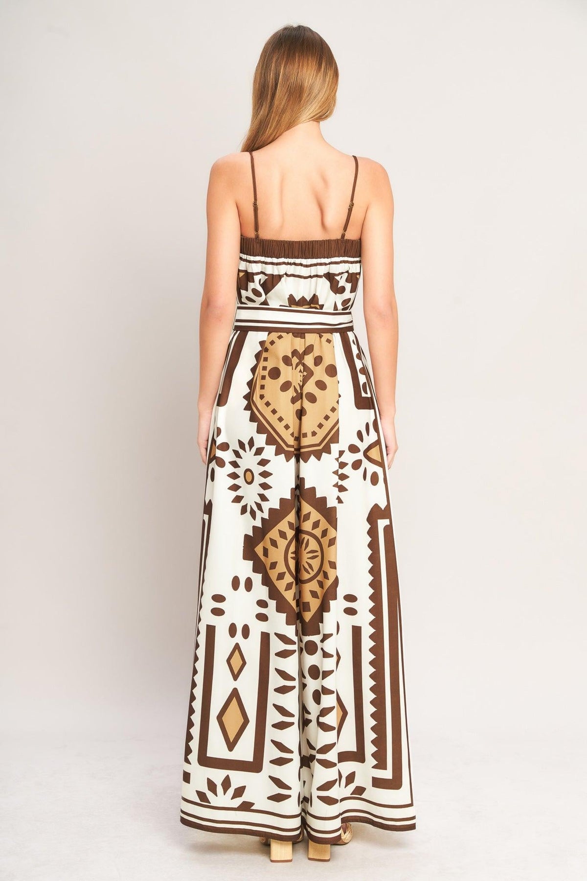 MONO DE ESTILO BOHO TEJIDO CON ELEGANCIA TERRENAL
