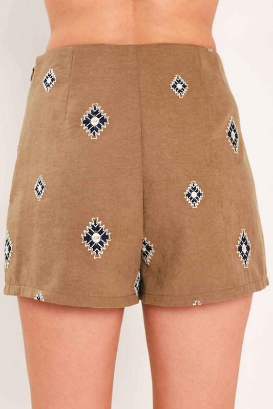 CANYON MOTIF FLIRT FAUX SUEDE SKORT