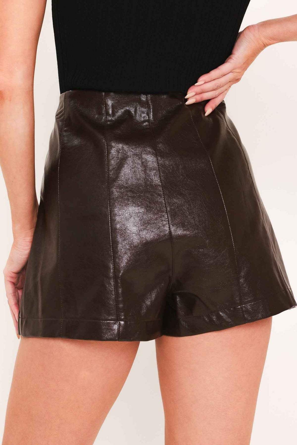 BROWN LACQUER MUSE FAUXLEATHER SKORT