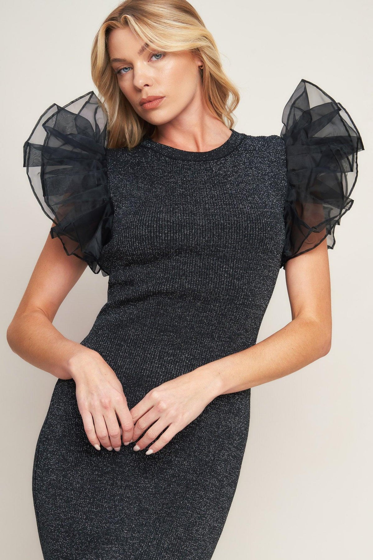 VESTIDO MIDI VOLUMINOSO DE METALIZADO POTENTE
