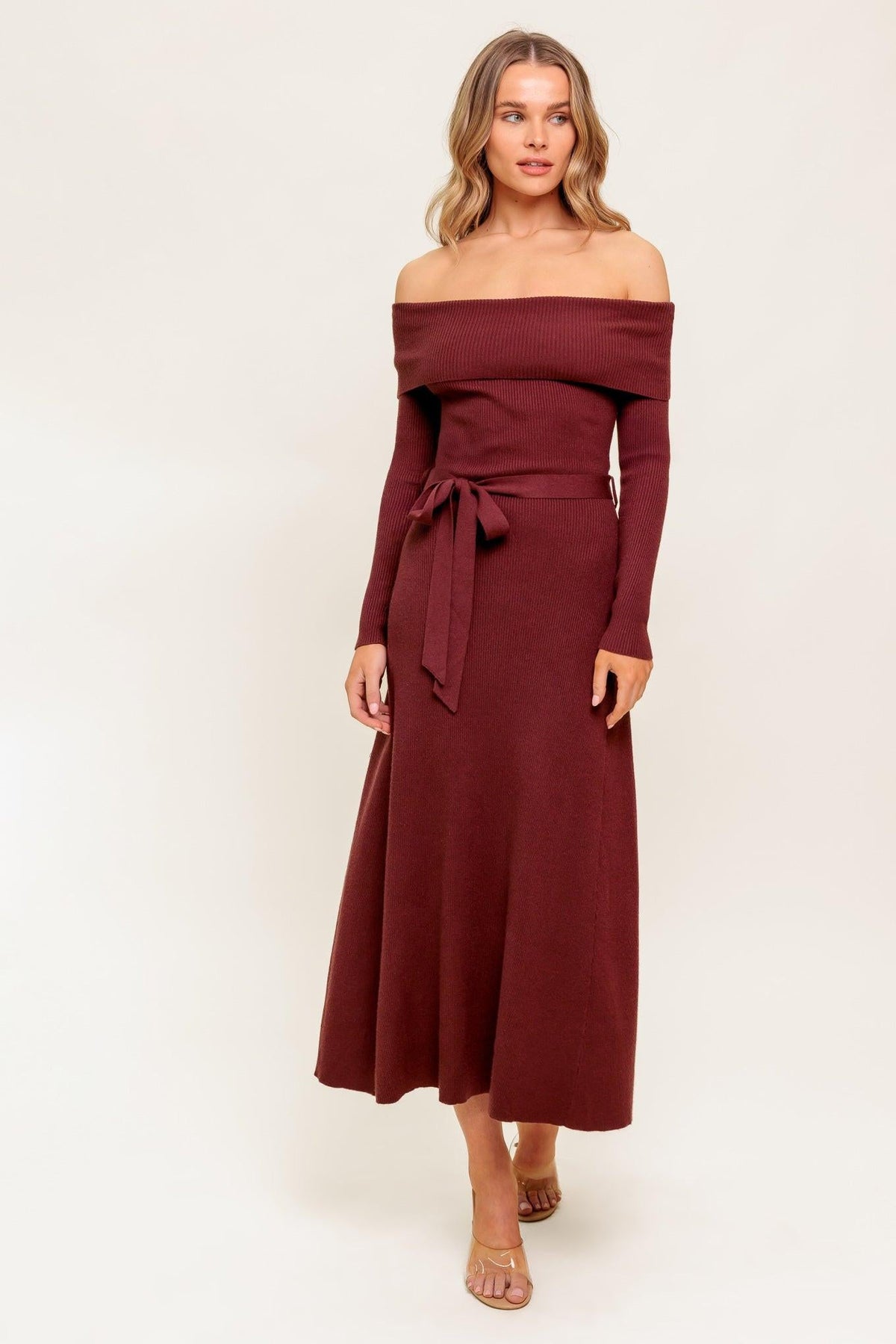 TODO UN VESTIDO MIDI DE PUNTO FANTASÍA