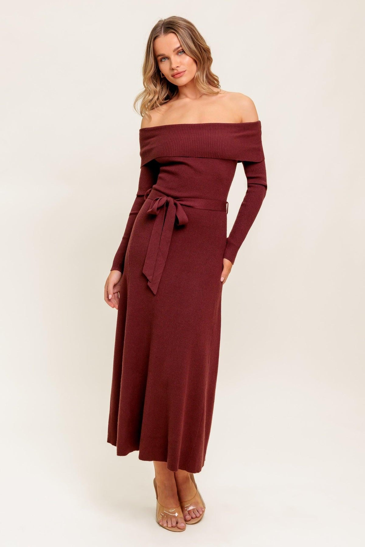 TODO UN VESTIDO MIDI DE PUNTO FANTASÍA