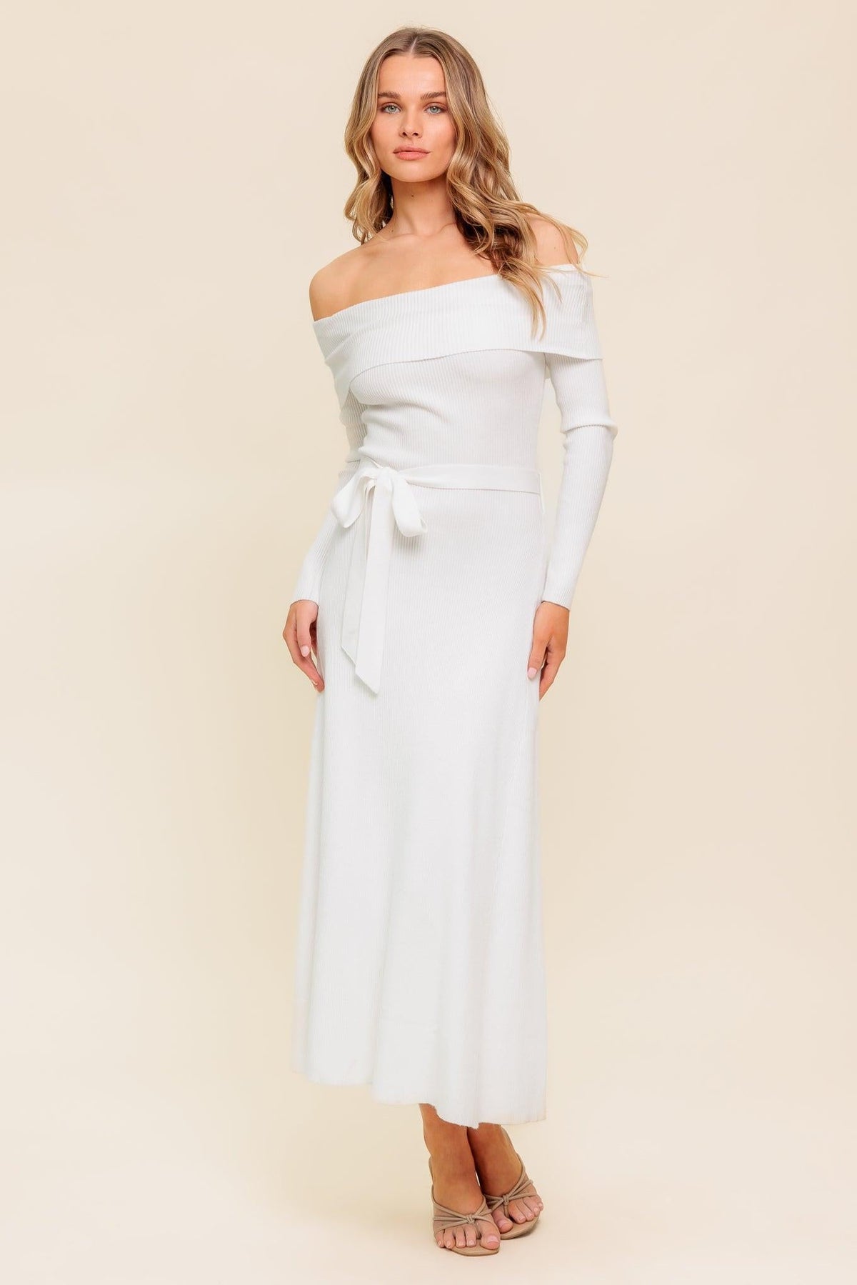 TODO UN VESTIDO MIDI DE PUNTO FANTASÍA