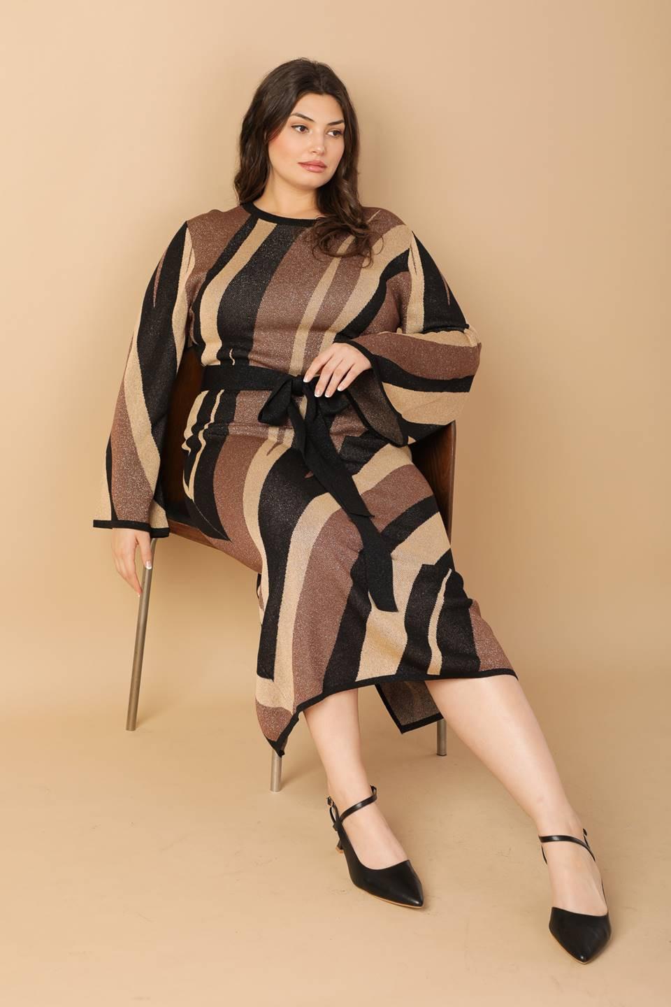 PONTE UN VESTIDO DE PUNTO MIDI CON UNA SONRISA