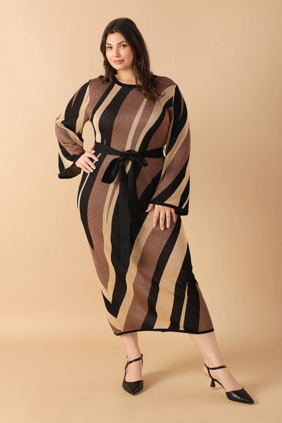 PONTE UN VESTIDO DE PUNTO MIDI CON UNA SONRISA