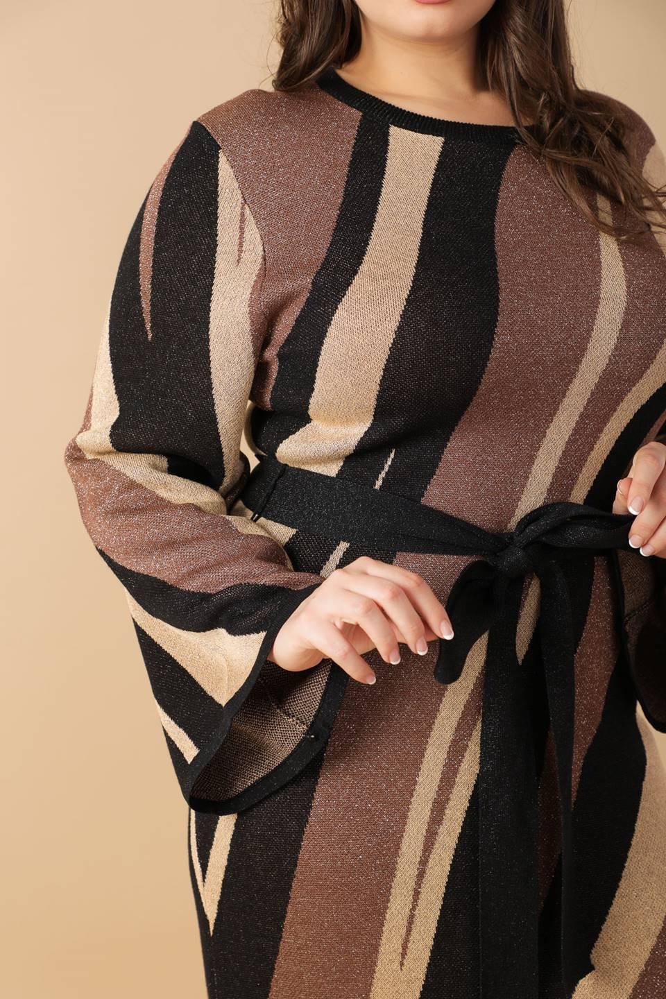 PONTE UN VESTIDO DE PUNTO MIDI CON UNA SONRISA