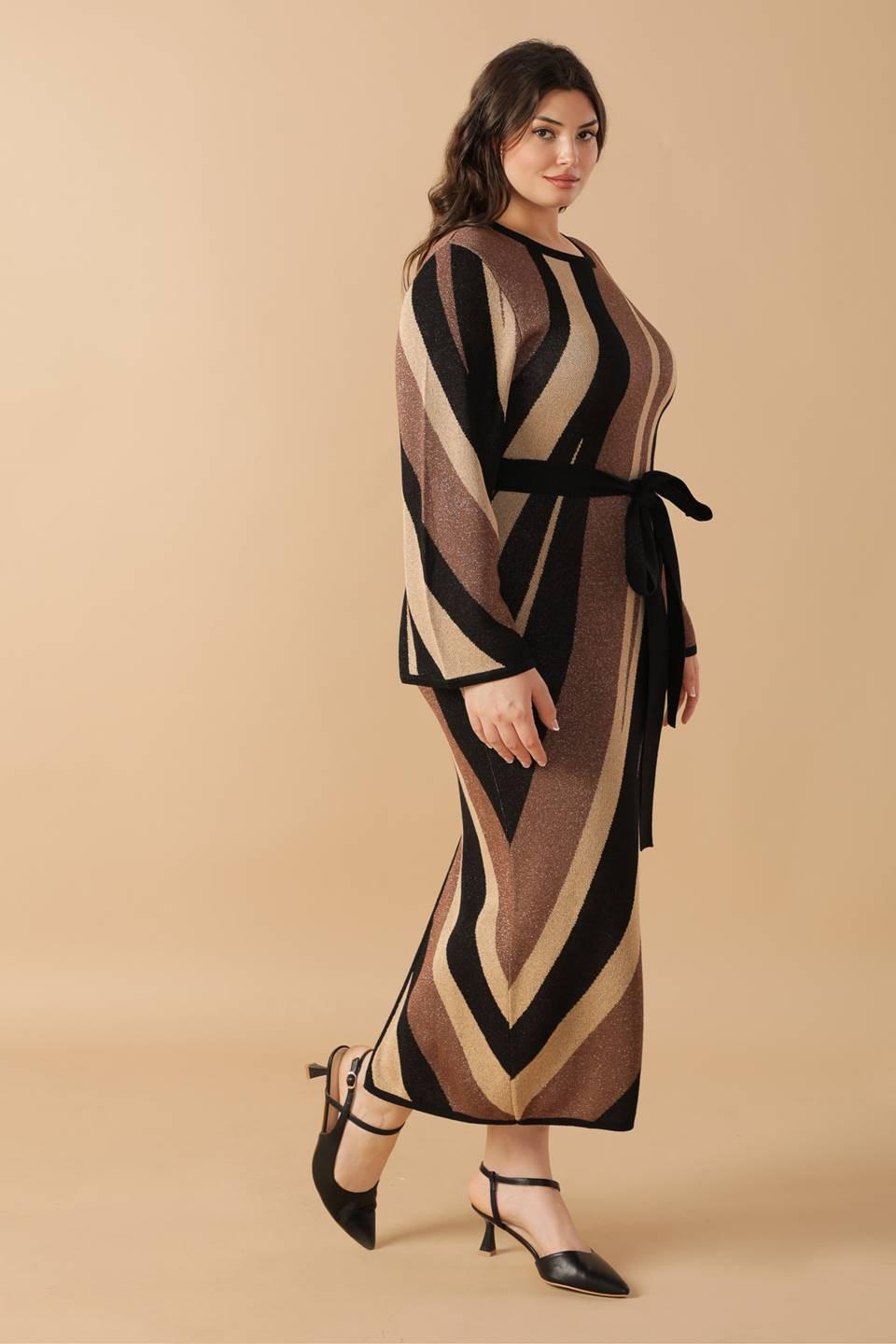 PONTE UN VESTIDO DE PUNTO MIDI CON UNA SONRISA