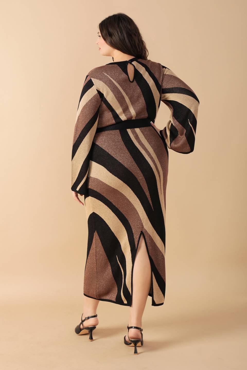 PONTE UN VESTIDO DE PUNTO MIDI CON UNA SONRISA