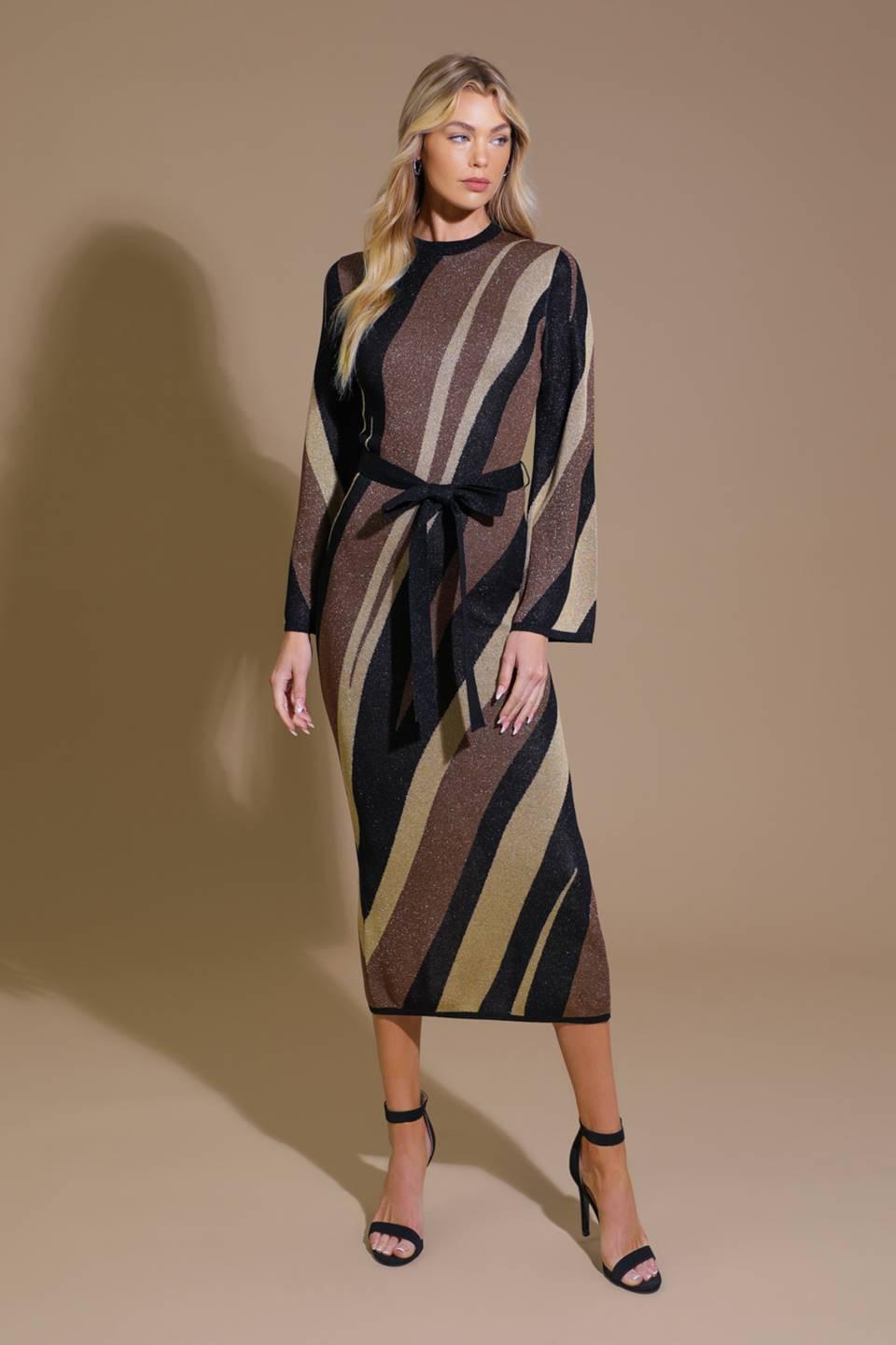 PONTE UN VESTIDO DE PUNTO MIDI CON UNA SONRISA