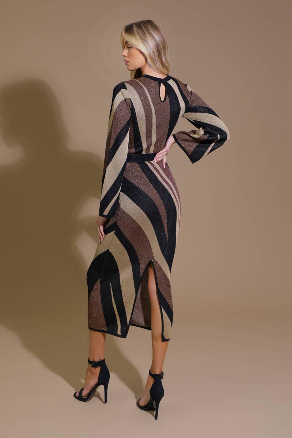 PONTE UN VESTIDO DE PUNTO MIDI CON UNA SONRISA
