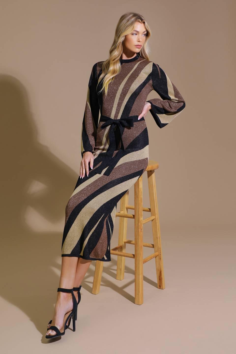 PONTE UN VESTIDO DE PUNTO MIDI CON UNA SONRISA