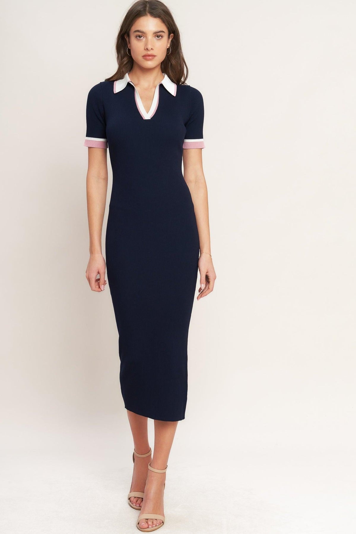 VESTIDO MIDI DE PUNTO CON SILUETA LISTA PARA TACONES