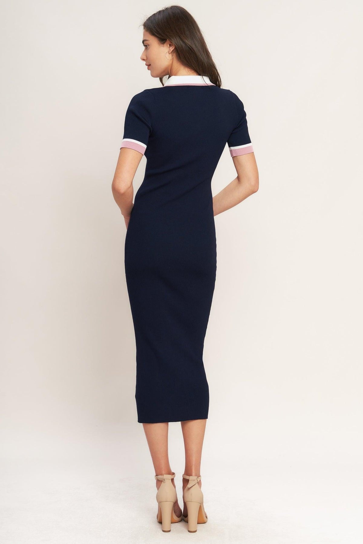 VESTIDO MIDI DE PUNTO CON SILUETA LISTA PARA TACONES