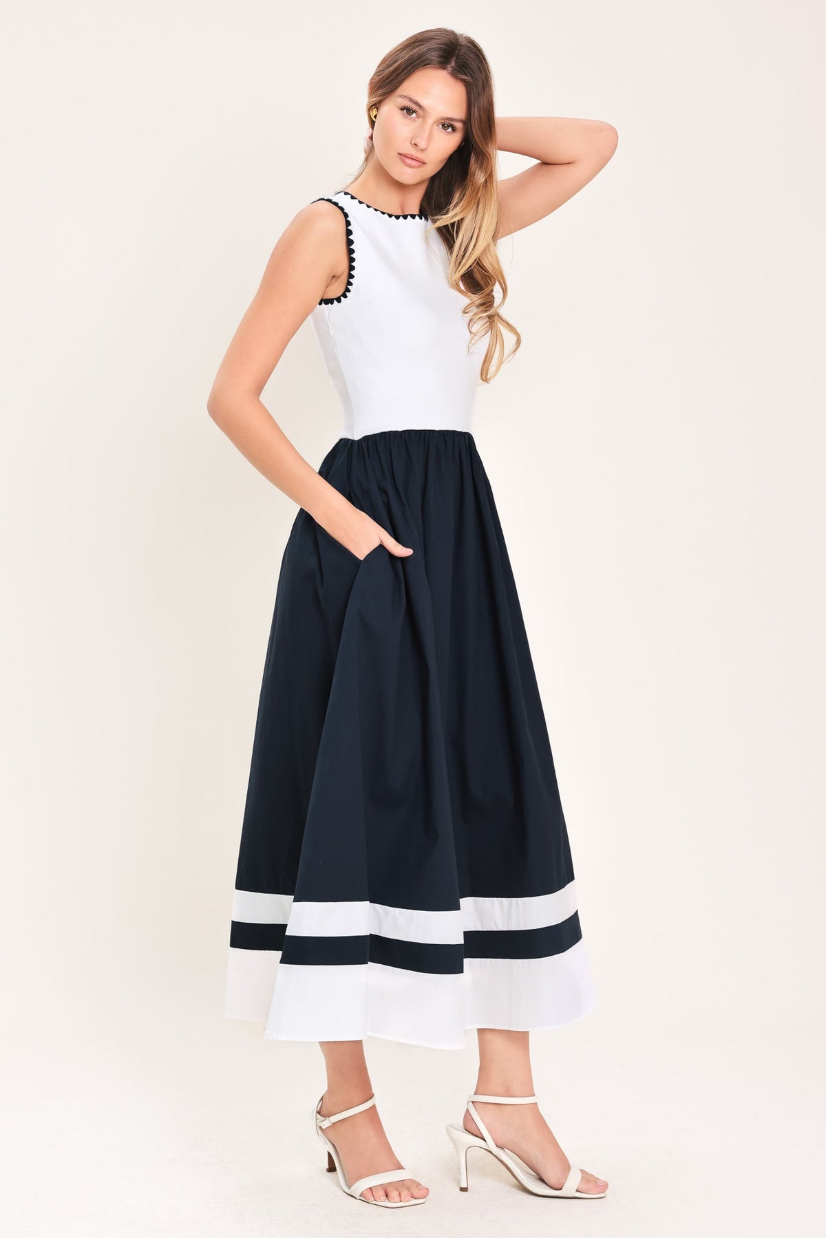 VESTIDO MIDI DE COMBINACIÓN TEJIDA Y ELEGANCIA COTIDIANA