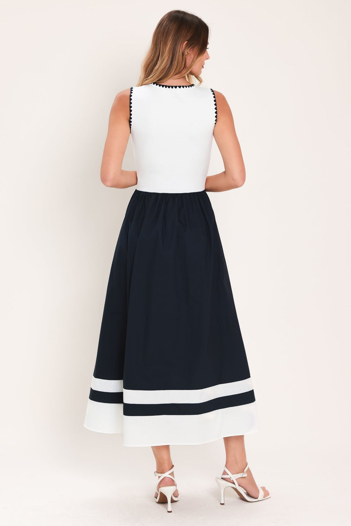 VESTIDO MIDI DE COMBINACIÓN TEJIDA Y ELEGANCIA COTIDIANA