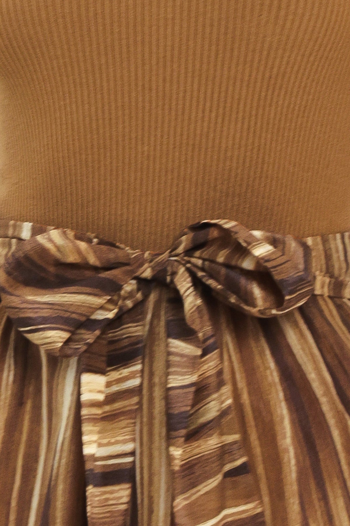 VESTIDO MIDI ROMANCE GOLDEN QUILL