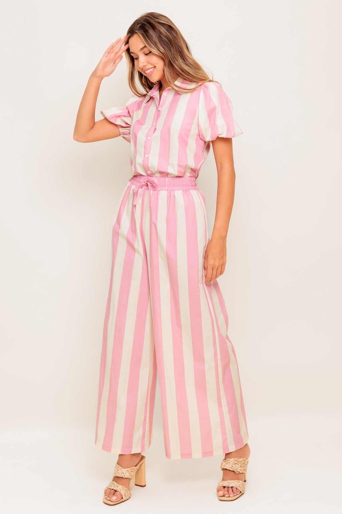CONJUNTO DE TOP TEJIDO DE RAYAS Y PANTALONES WINK & WALK