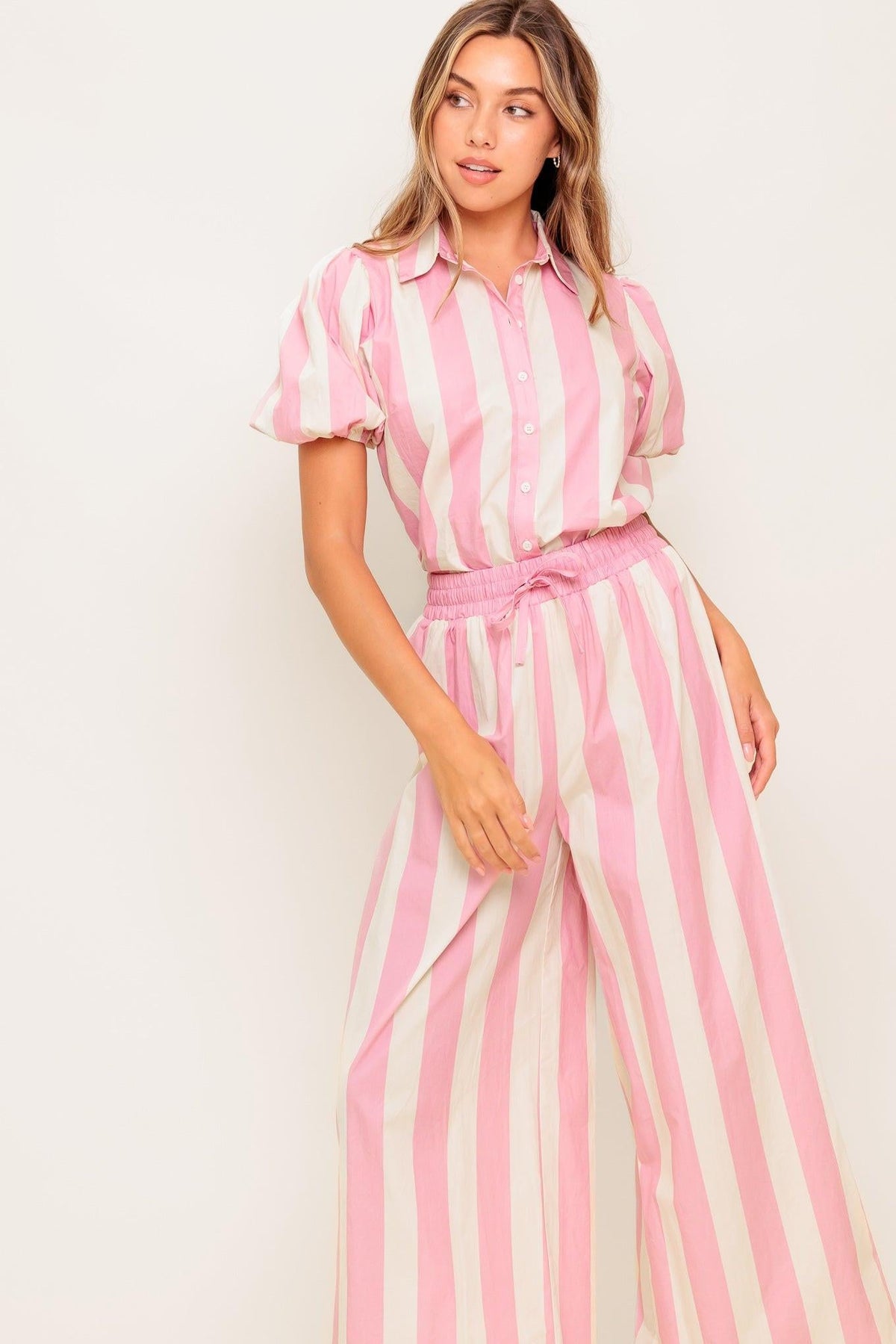 CONJUNTO DE TOP TEJIDO DE RAYAS Y PANTALONES WINK & WALK