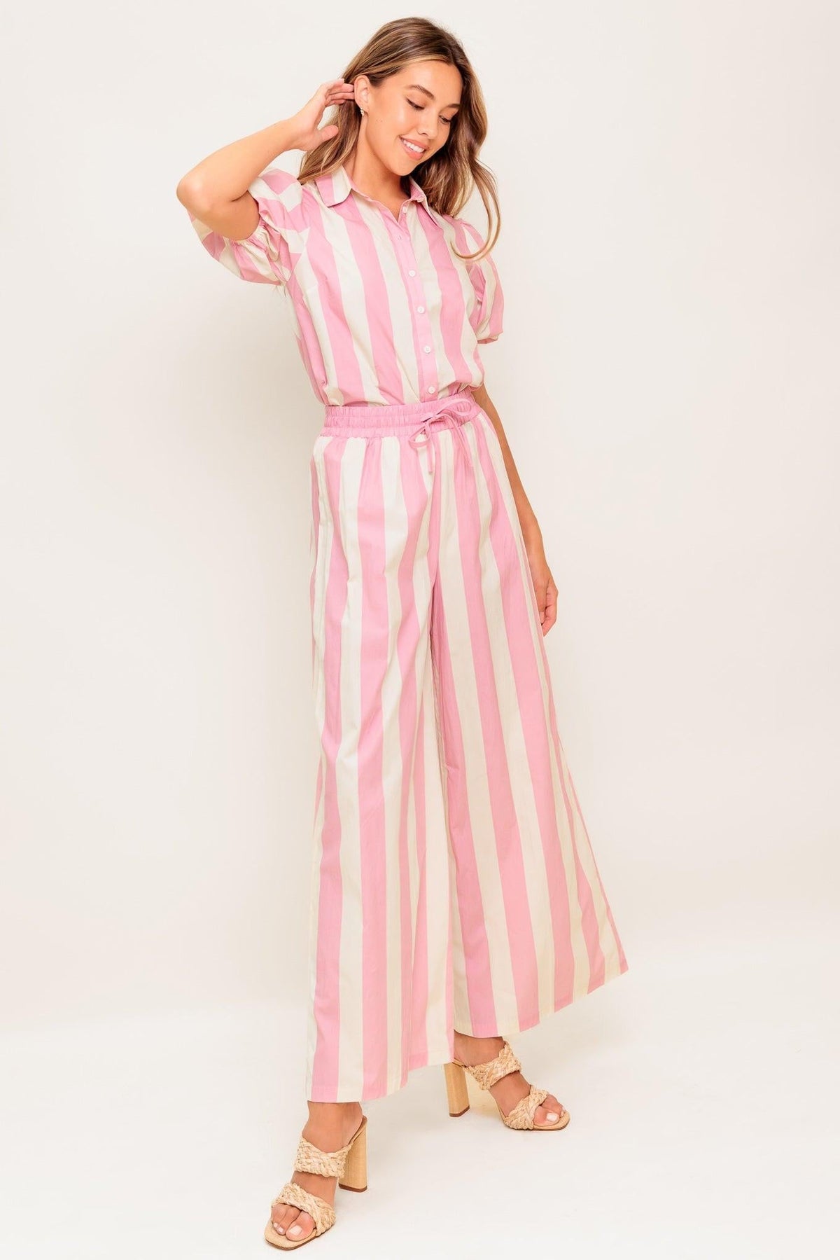 CONJUNTO DE TOP TEJIDO DE RAYAS Y PANTALONES WINK & WALK