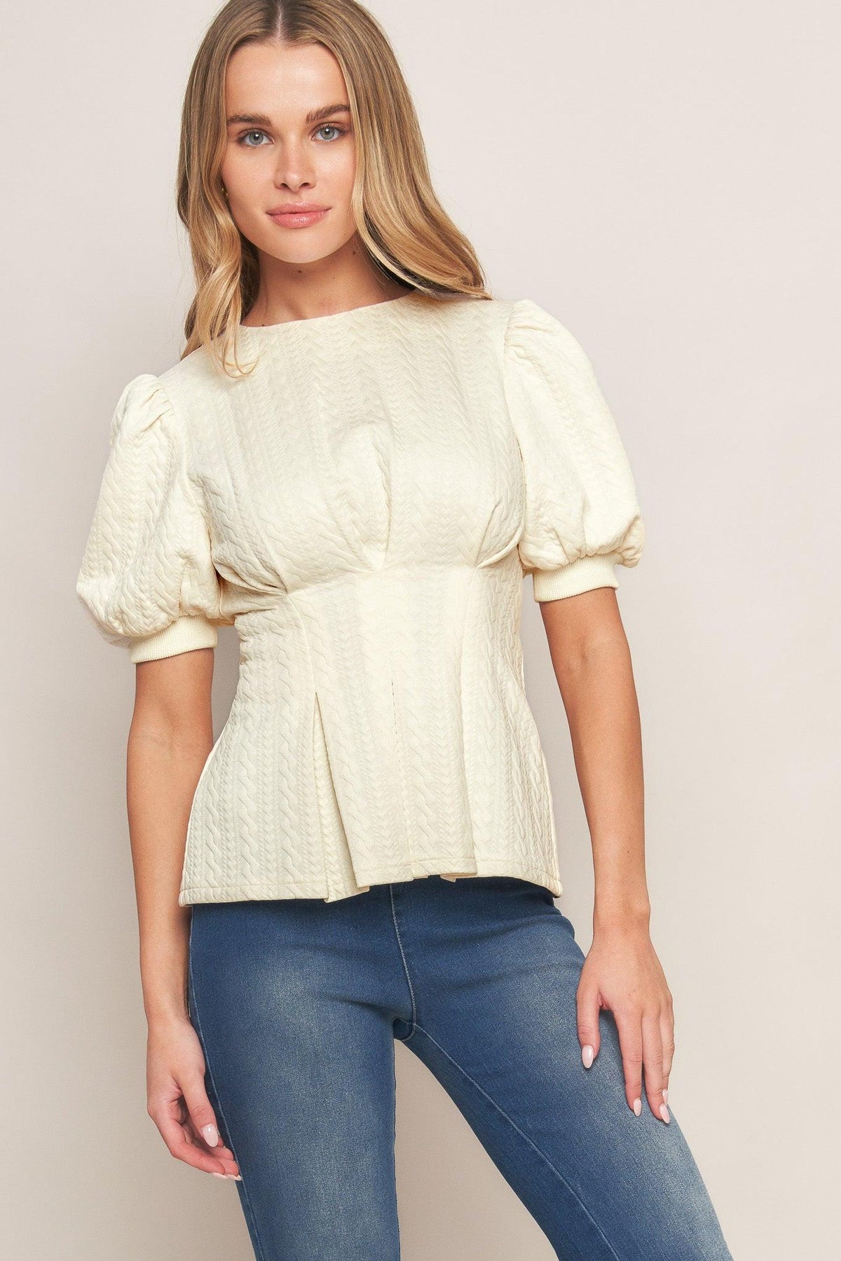 TOP TEJIDO CREMA TORCIDO