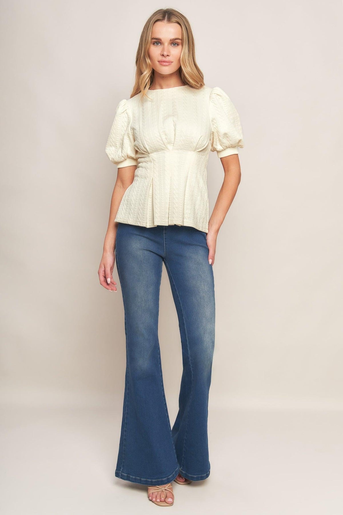 TOP TEJIDO CREMA TORCIDO