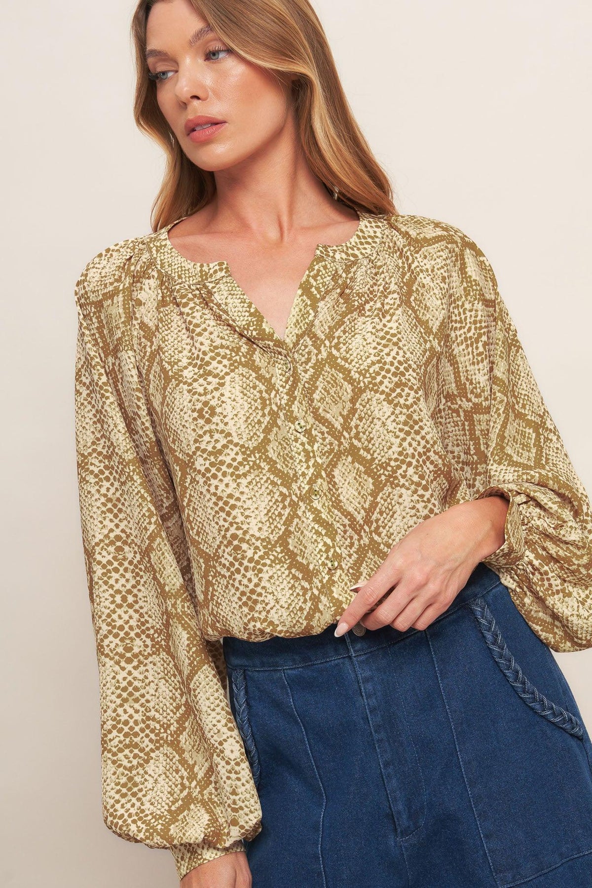 RETRO CHIC TAUPE WOVEN TOP