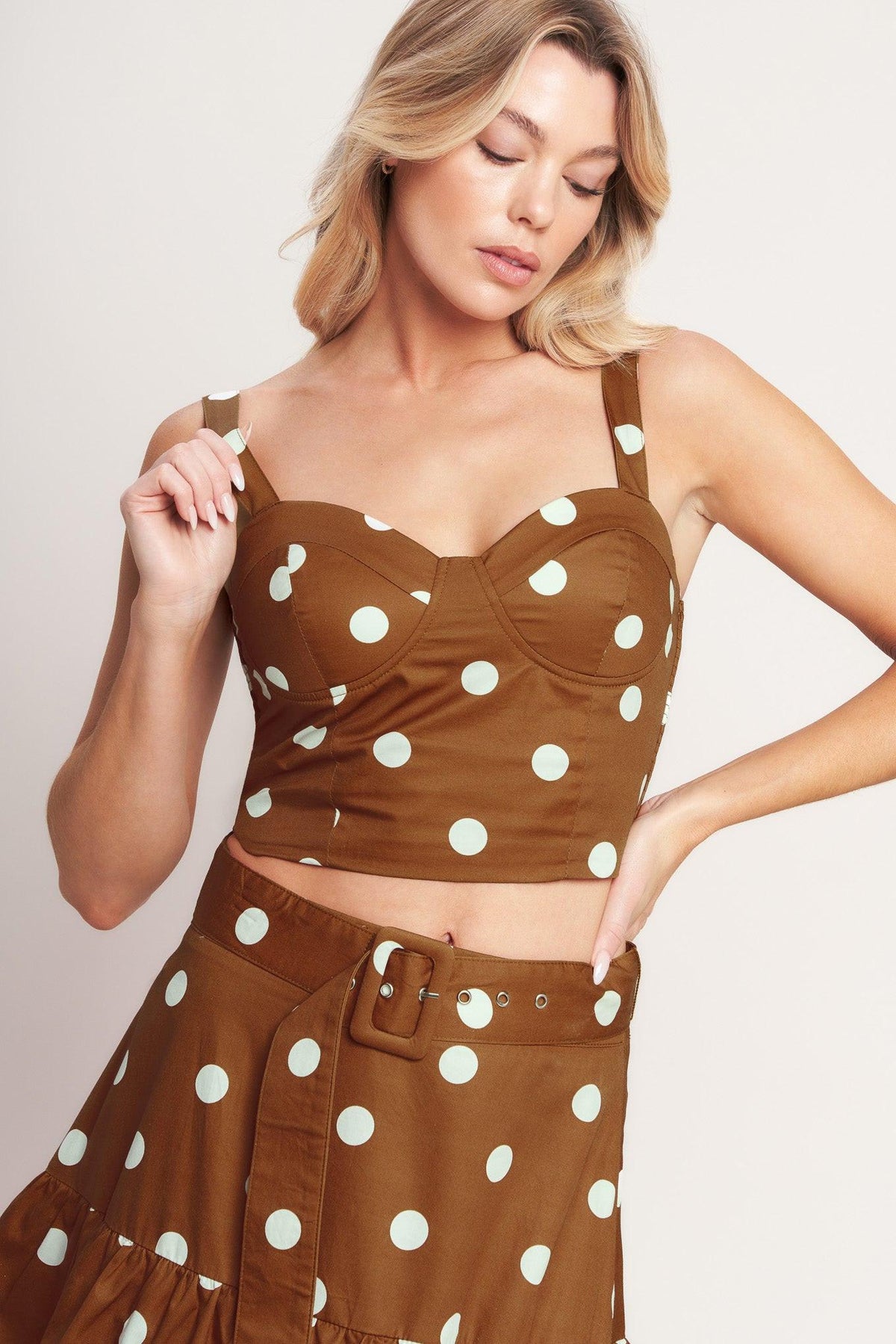 TOP BUSTIER DE PUNTOS COLOR AZÚCAR MORENO