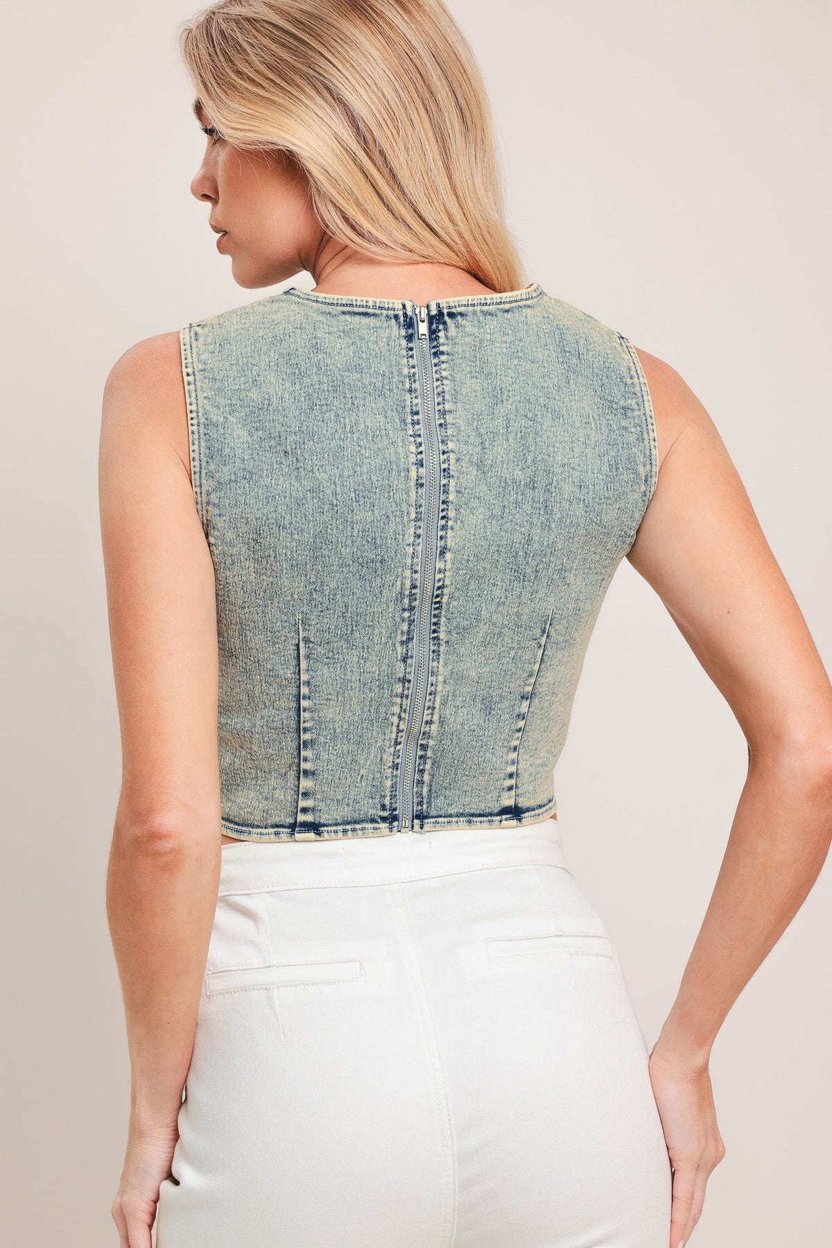 TOP CORTO DE DENIM CON DETALLE DULCE