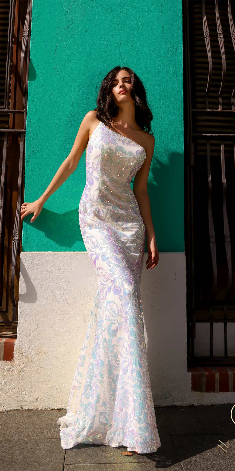 Nox Anabel R1308 Vestido largo de noche sirena con un hombro y estampado floral de lentejuelas