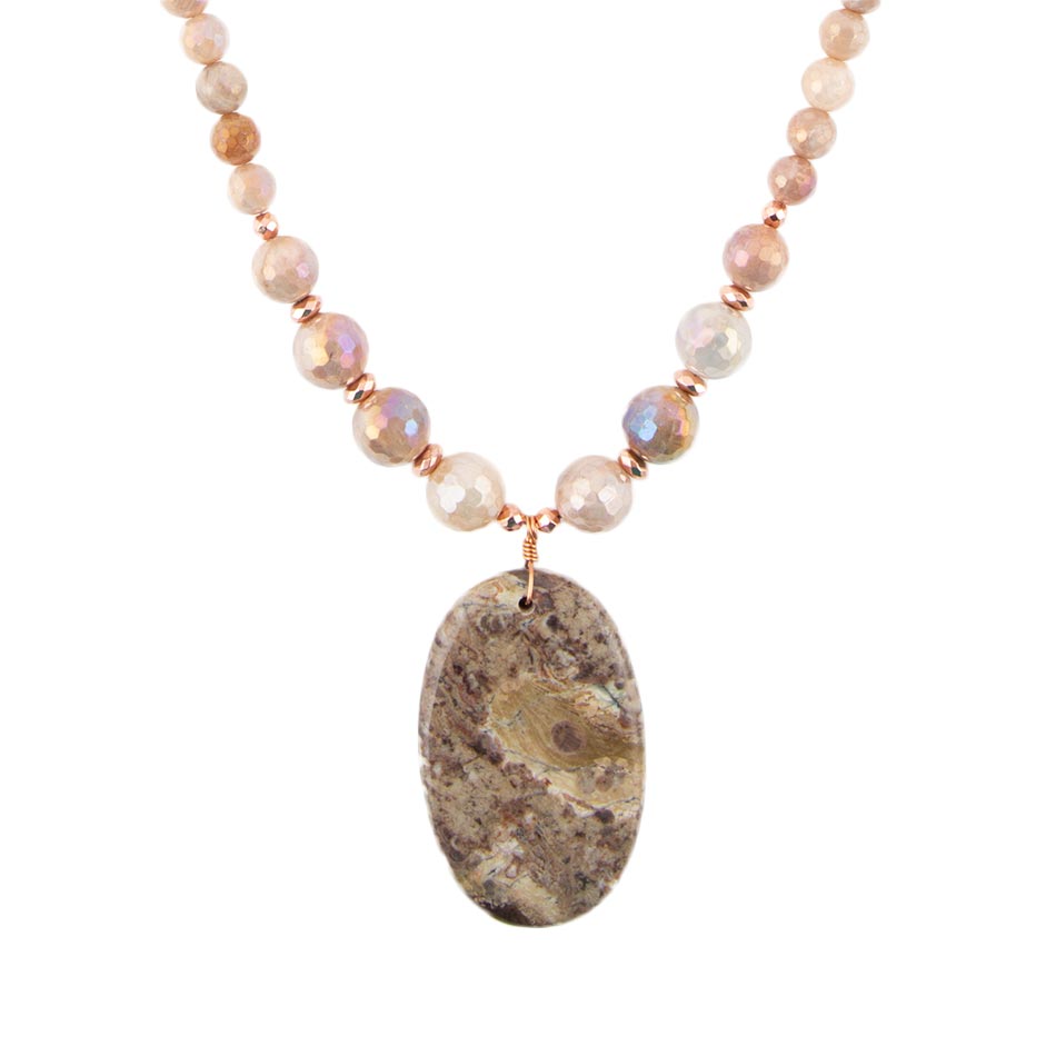 Losa de jaspe en collar rosa