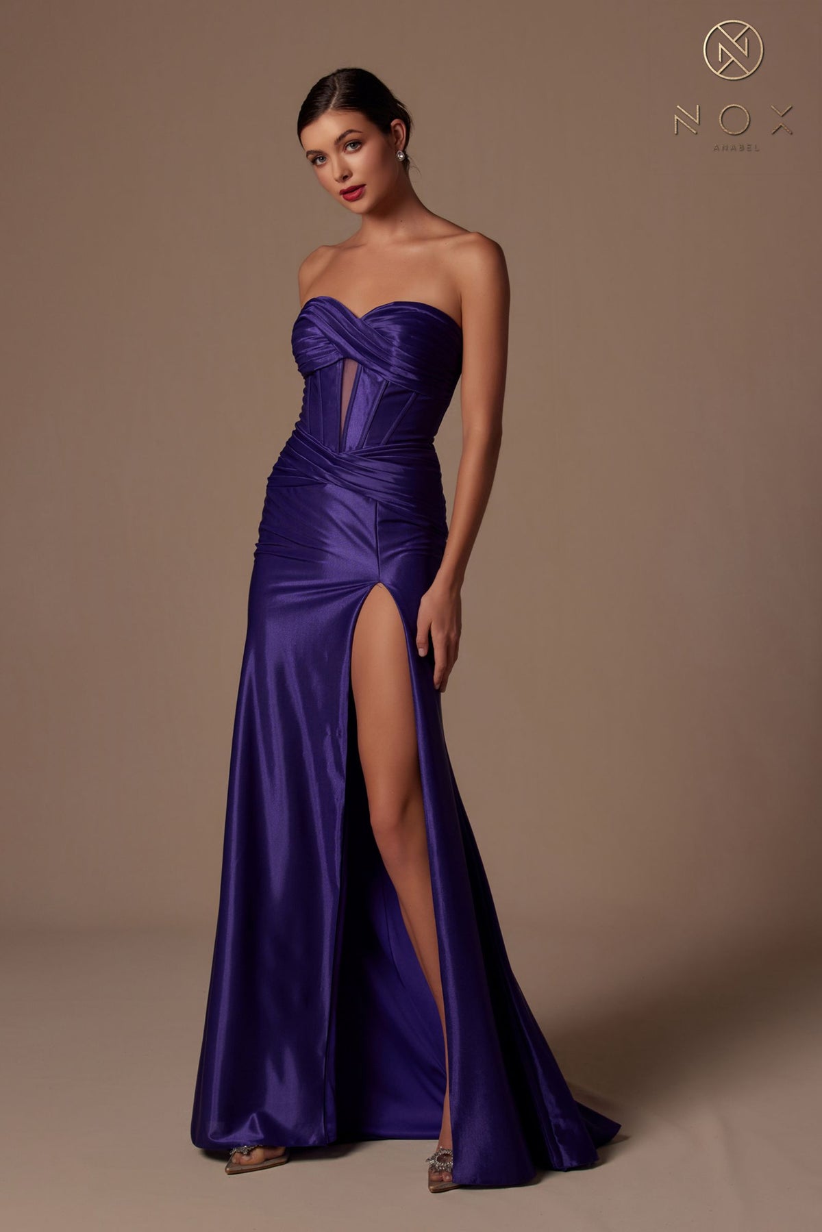 Vestido de noche largo Nox Anabel T1489 sin tirantes ajustado