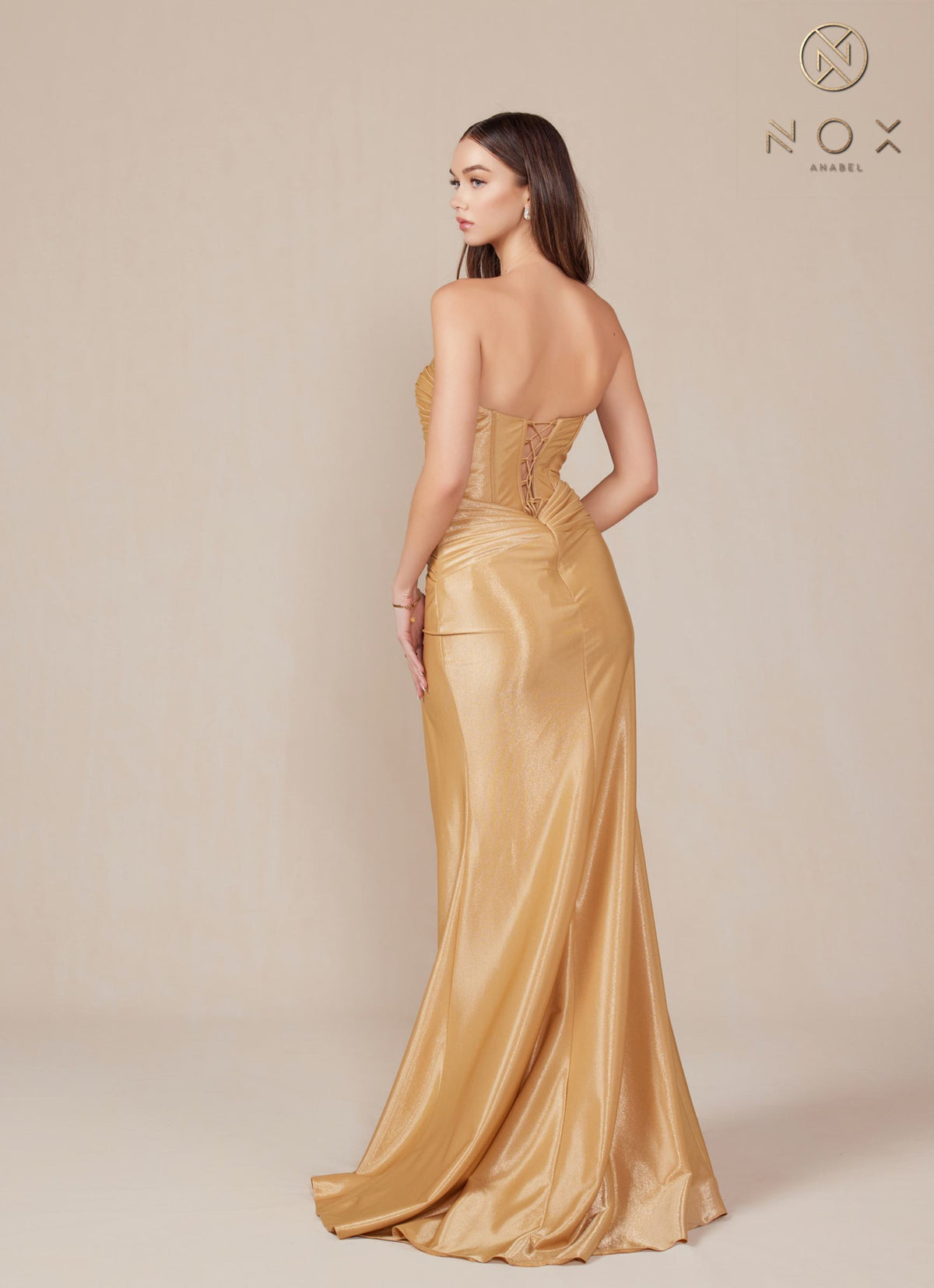 Vestido de noche largo Nox Anabel T1489 sin tirantes ajustado