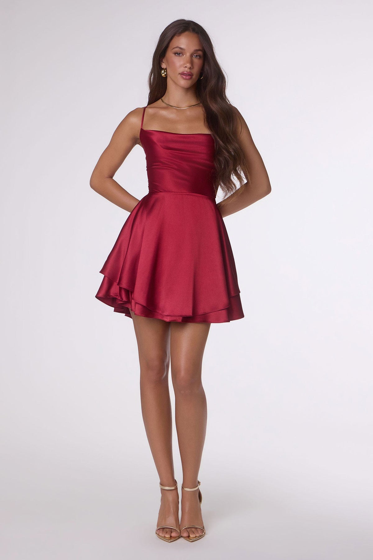 Vestido de fiesta corto de satén Amoris T616 con corte acampanado