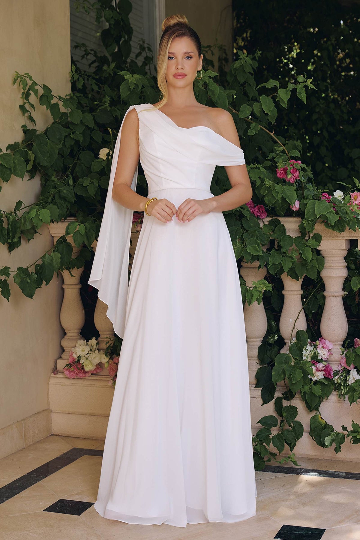 Vestido de noche blanco roto Amoris T716W de chifón con un solo hombro y corte en A
