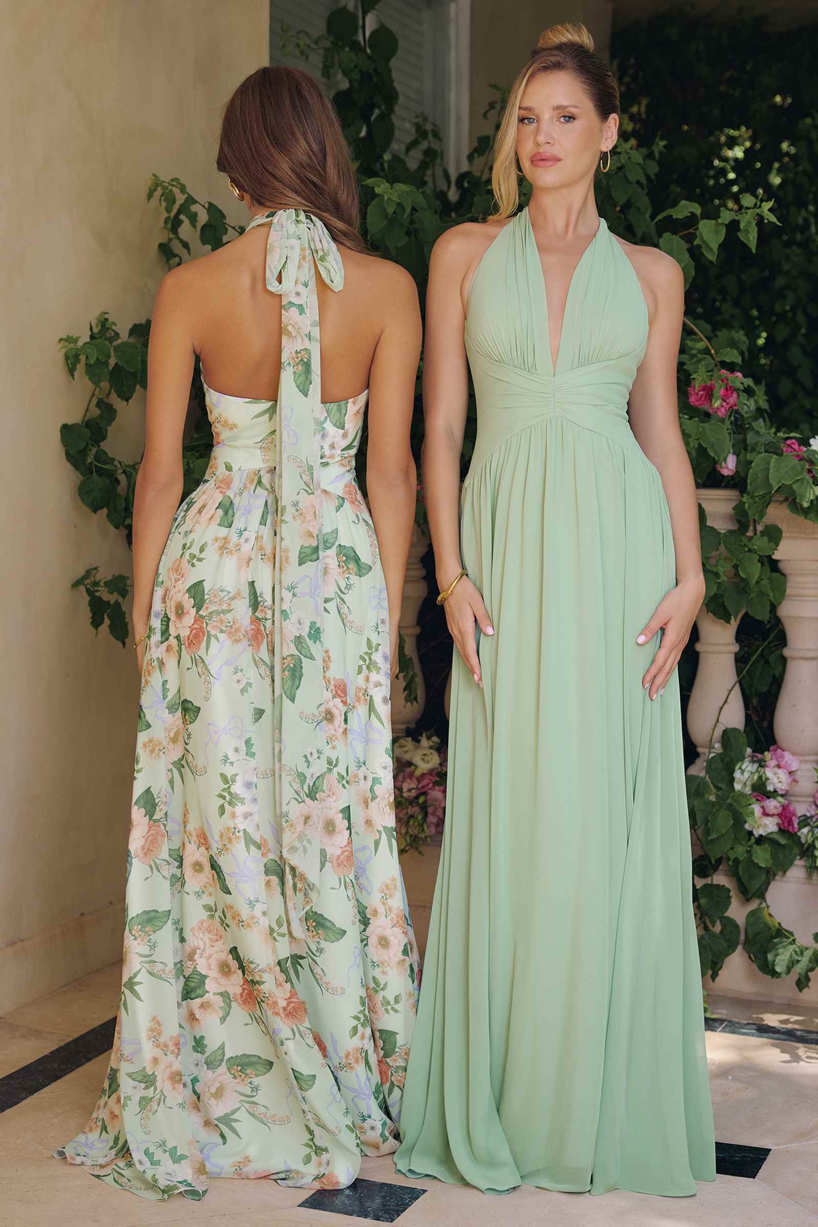 Vestido de noche Amoris T715 de chifón con escote halter y corte en A