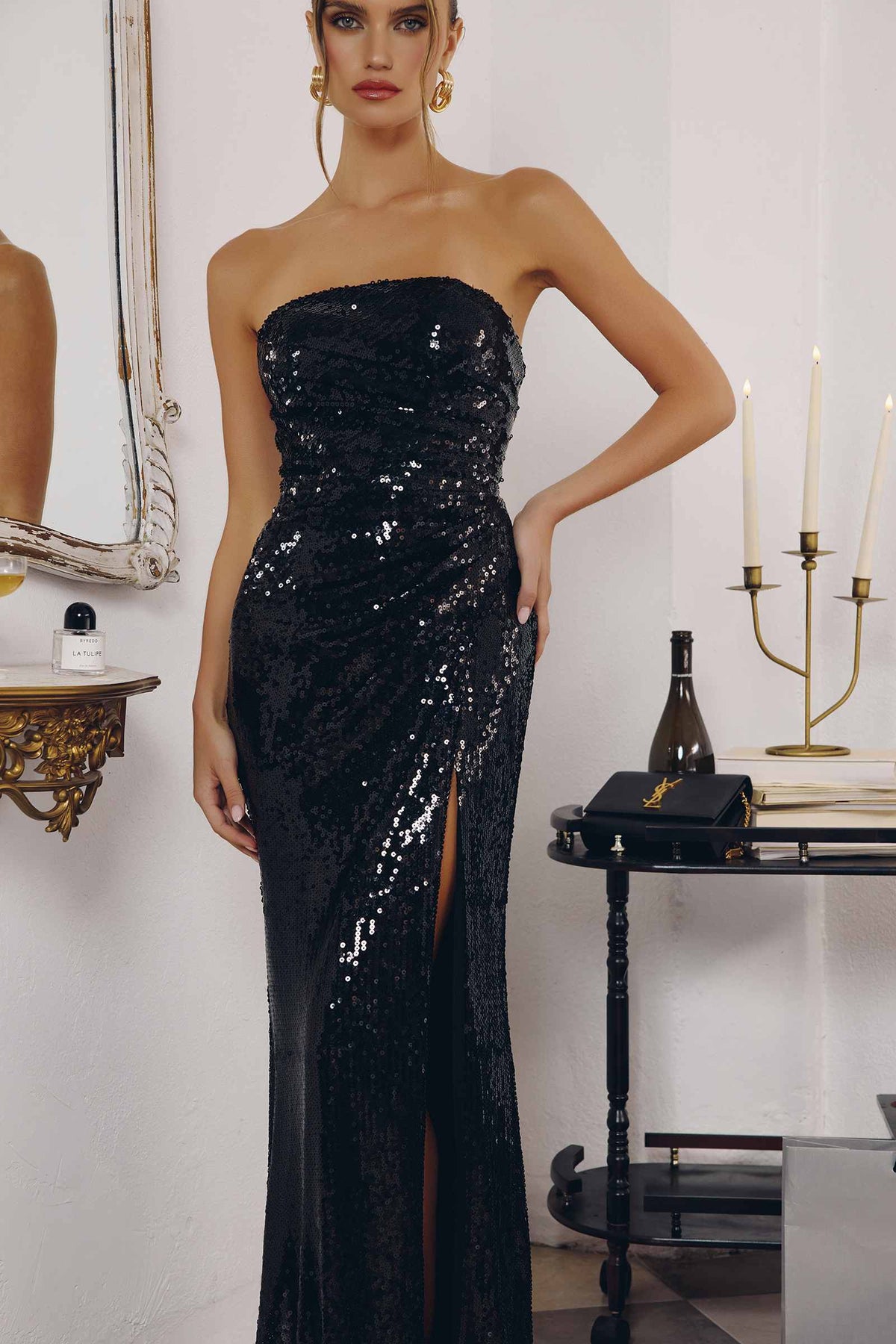 Amoris T724 Elegante vestido entallado sin tirantes con lentejuelas
