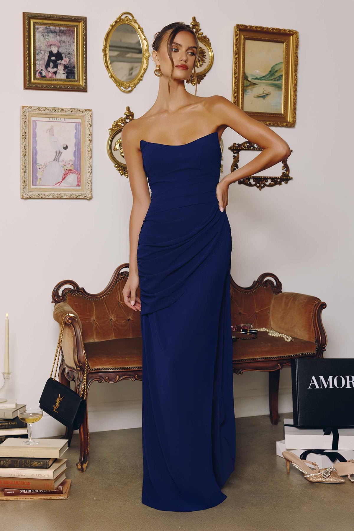 Vestido de fiesta de gasa sin tirantes con fajín lateral Amoris T726