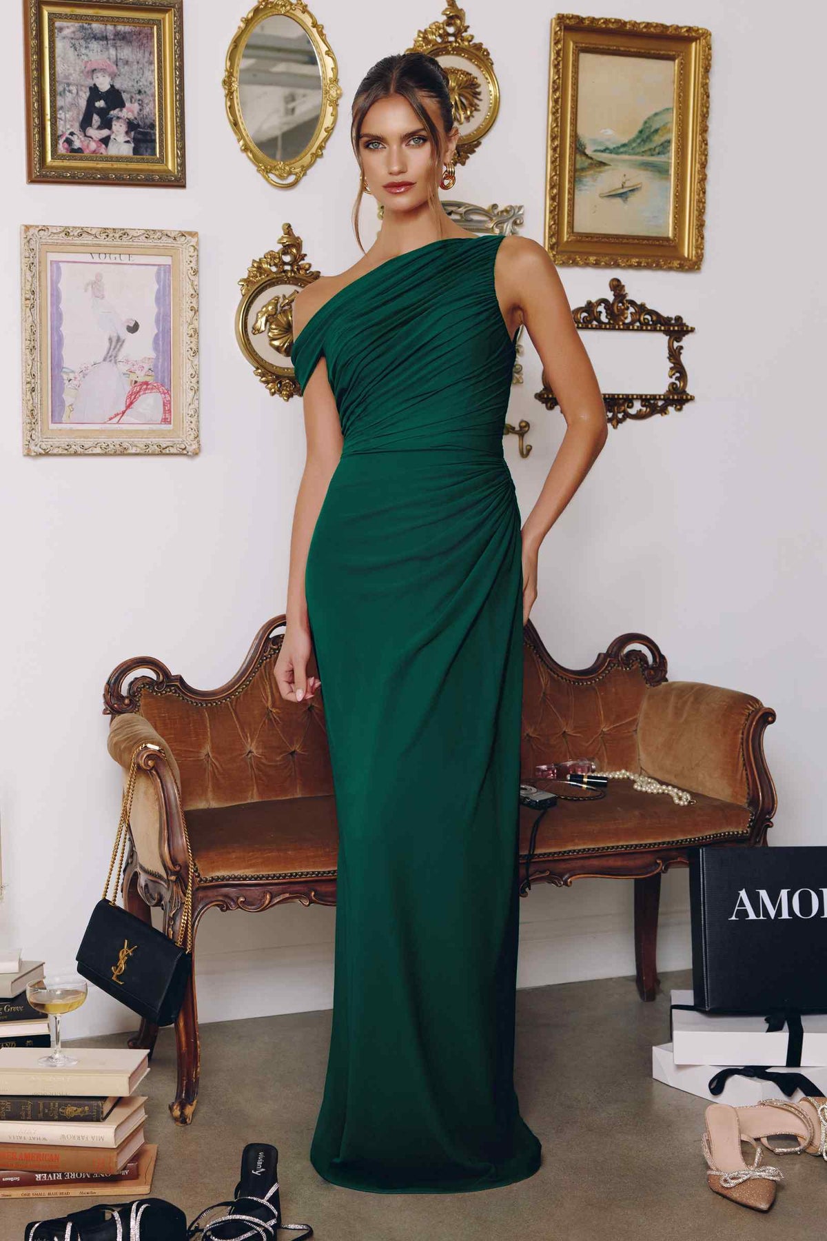 Vestido de gala de gasa con un solo hombro Amoris T730