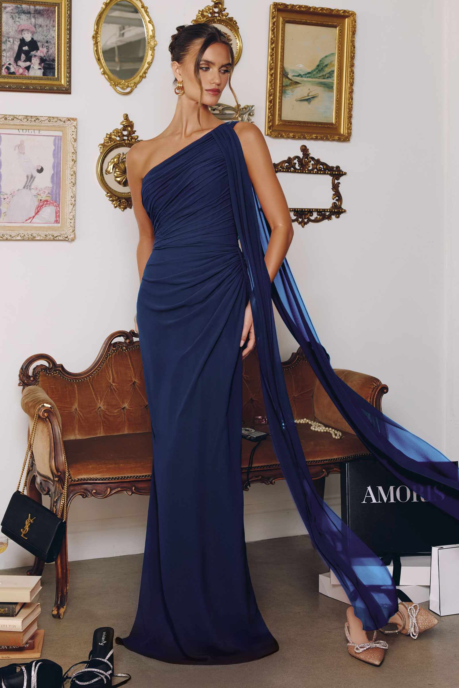 Vestido de gala de gasa con un solo hombro Amoris T730